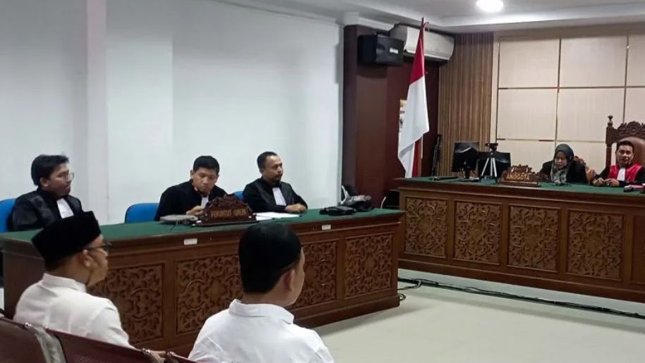 Jaksa penuntut umum (JPU) mendakwa Dedi Safrizal, seorang mantan anggota DPR Aceh dalam perkara tindak pidana korupsi beasiswa mahasiswa dengan nilai mencapai Rp4,58 miliar lebih.